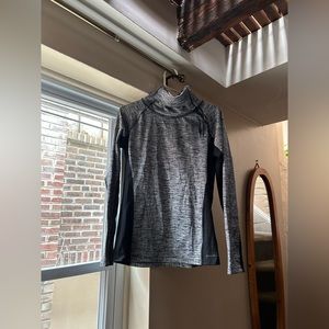 Eddie Bauer motion outdoors turtleneck fleece lined sweatshirt layer